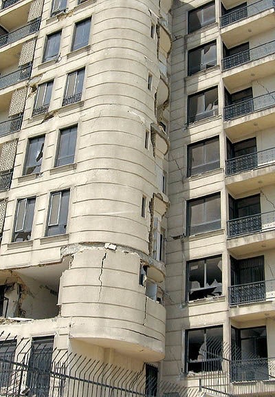 ریزش خانه بر اثر ساخت در دامنه و رانش زمین