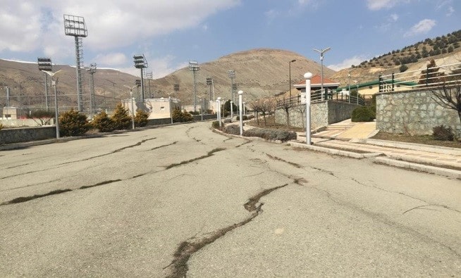 شکاف‌های طولی به دلیل در نظر نگرفتن زمین‌ساخت فعال منطقه