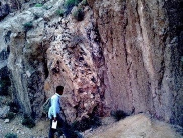 تصویر ۳: گسل در منطقه اسدیه (خراسان جنوبی)