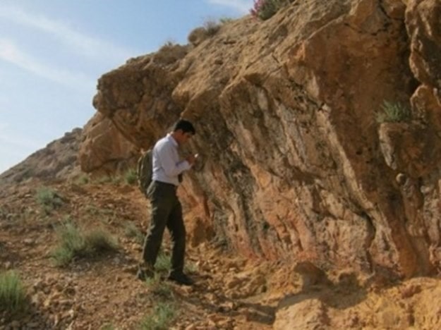 تصویر ۴: گسل در منطقه اسدیه (خراسان جنوبی)