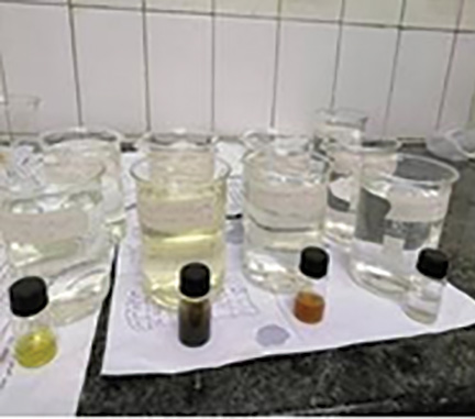 بشر محتوی محلول سمی